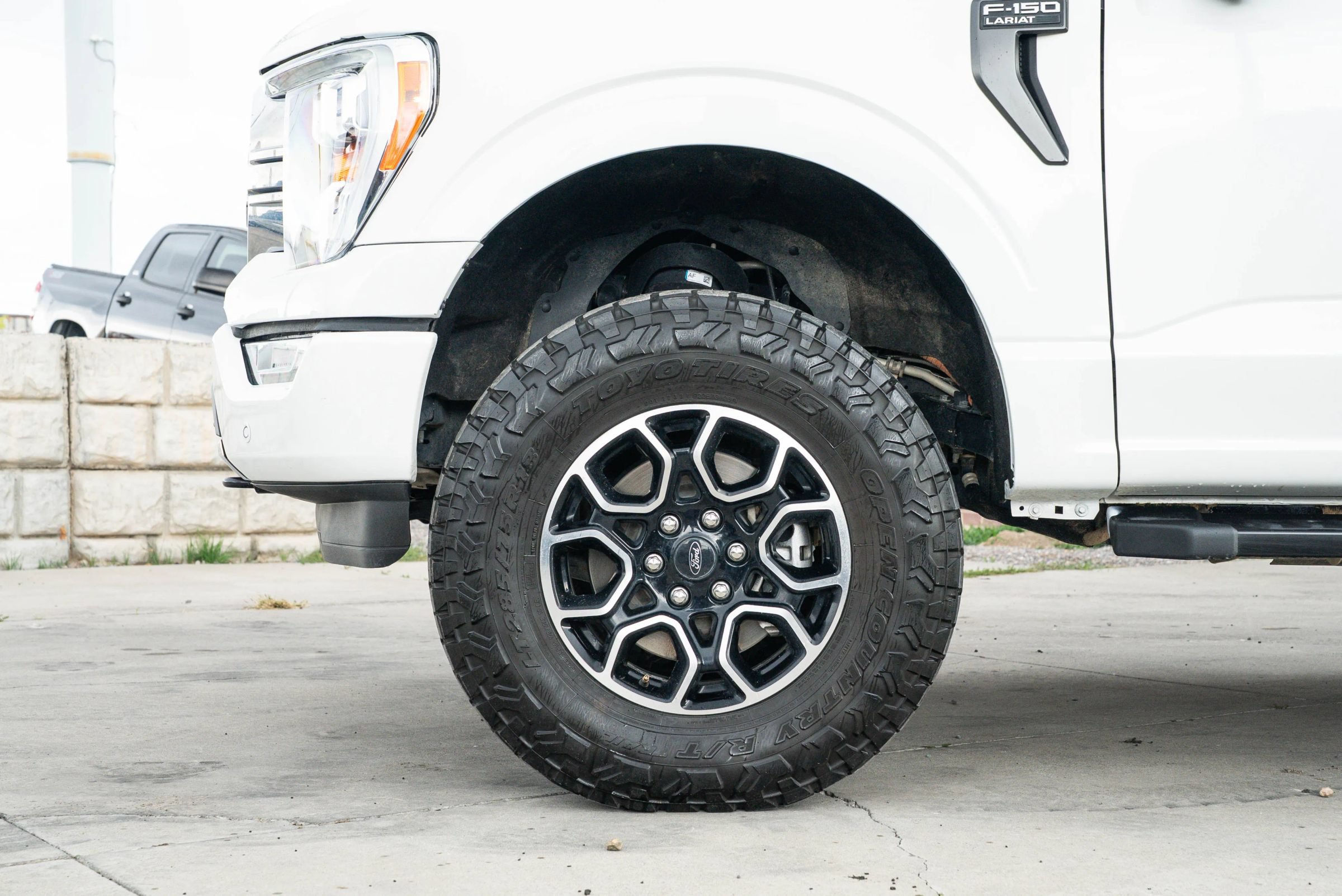 Used 2023 Ford F150 Lariat w/ Max Trailer Tow Package AWD/4WD image 4