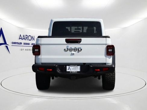 Used 2025 Jeep Gladiator Rubicon w/ Convenience Group AWD/4WD image 5