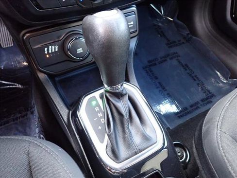 Used 2022 Jeep Renegade Altitude w/ Convenience Group image 18