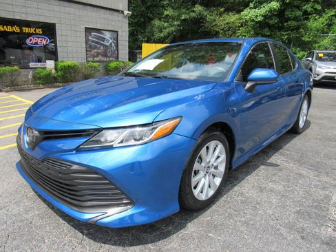 Used 2019 Toyota Camry LE FWD image 4