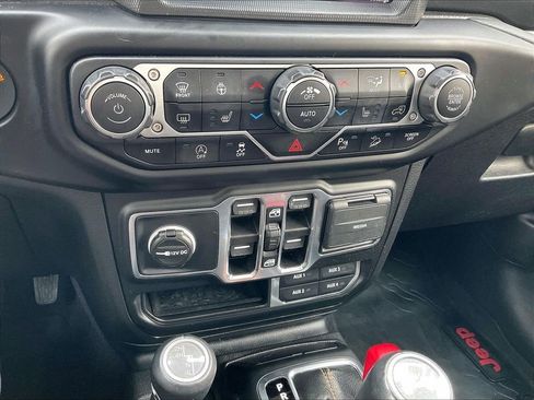Used 2021 Jeep Wrangler Unlimited Sahara AWD/4WD image 24