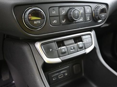 Used 2023 GMC Terrain SLT AWD/4WD image 29