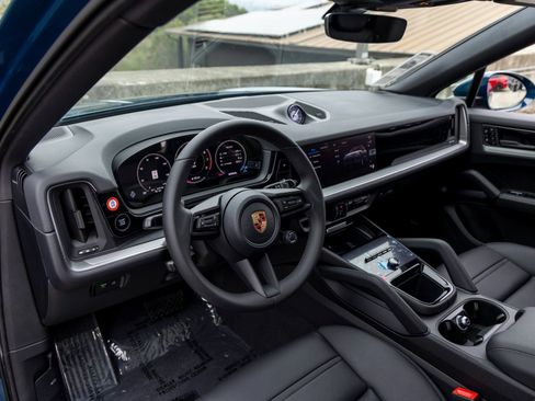 New 2026 Porsche Cayenne Coupe AWD/4WD image 4