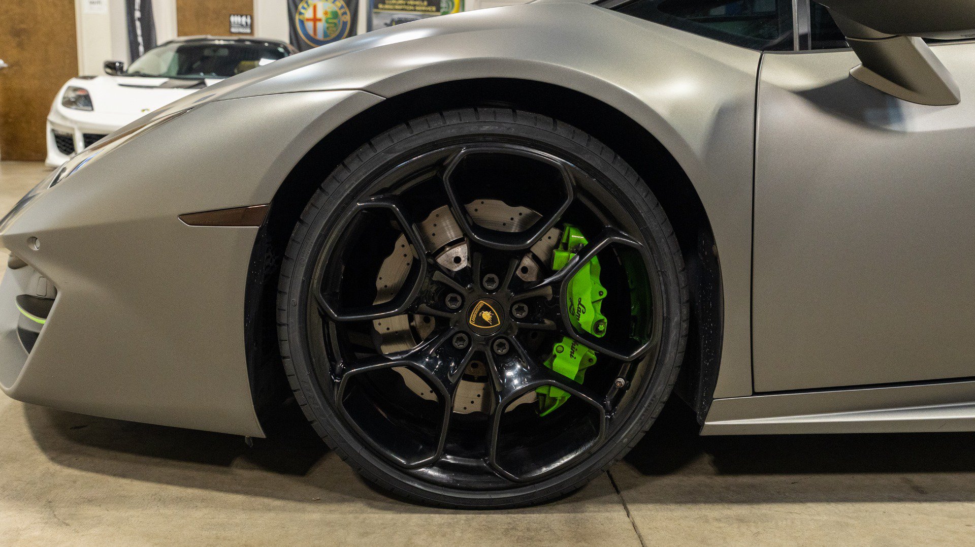 Used 2017 Lamborghini Huracan LP 580-2 RWD image 34