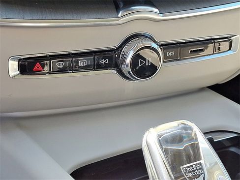 Used 2023 Volvo XC60 B6 Ultimate image 12