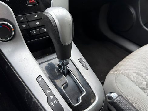 Used 2015 Chevrolet Cruze LT image 18