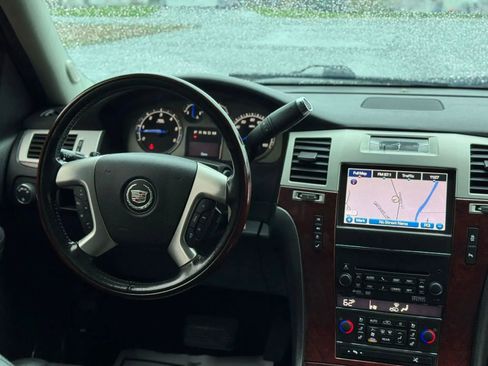 Used 2014 Cadillac Escalade Premium AWD/4WD image 23
