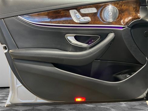 Used 2017 Mercedes-Benz E 300 4MATIC image 23