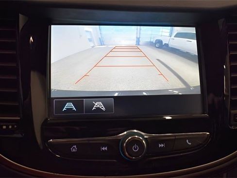 Used 2017 Chevrolet Trax LT w/ LT Convenience Package image 8