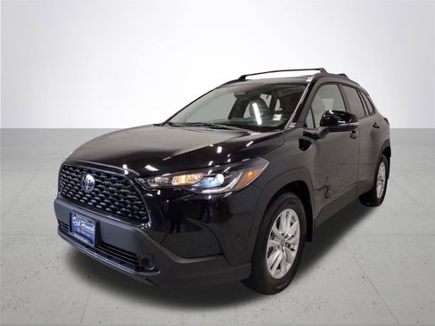 Used 2023 Toyota Corolla Cross LE image 2
