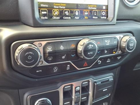 Used 2020 Jeep Gladiator Rubicon AWD/4WD image 23