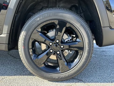 New 2025 Jeep Grand Cherokee Altitude image 20