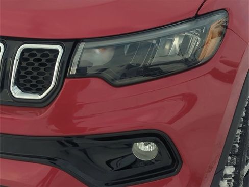 Certified 2023 Jeep Compass Limited image 9