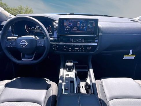 New 2026 Nissan Pathfinder SL w/ SL Premium Package FWD image 5