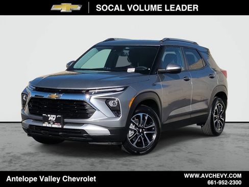 Used 2025 Chevrolet TrailBlazer LT FWD image 1