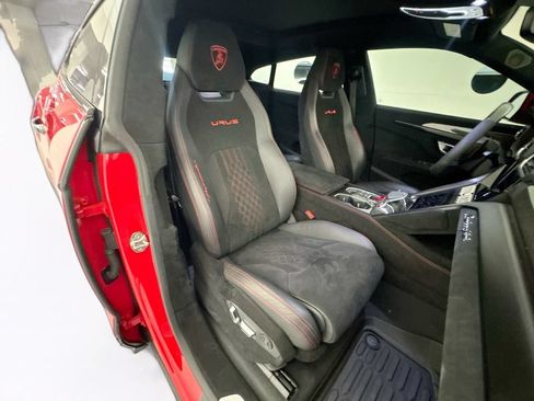 Used 2023 Lamborghini Urus Performante AWD/4WD image 31