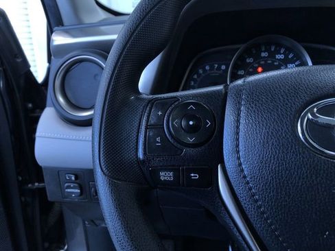Used 2013 Toyota RAV4 XLE image 18