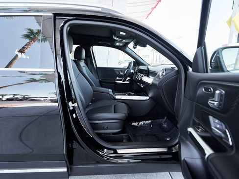 Used 2025 Mercedes-Benz GLB 250 GLB 250 w/ Exclusive Package image 12