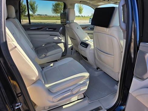 Used 2021 Cadillac Escalade ESV Premium Luxury Platinum image 26