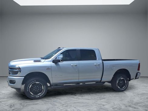 Used 2026 RAM 2500 Laramie AWD/4WD image 4