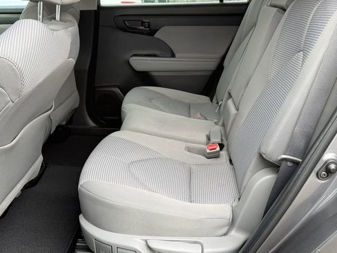 Certified 2022 Toyota Highlander LE image 30