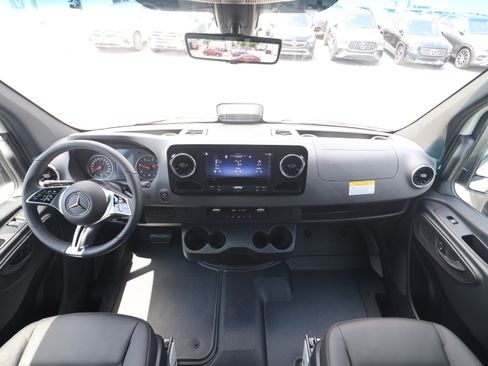 New 2025 Mercedes-Benz Sprinter 2500 image 8