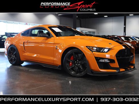 Used 2021 Ford Mustang Shelby GT500 w/ Carbon Fiber Track Pack RWD image 1