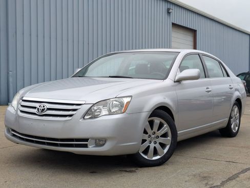 Used 2005 Toyota Avalon XLS image 1