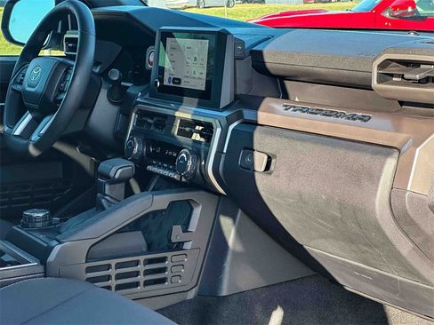 Used 2024 Toyota Tacoma TRD Off-Road image 21