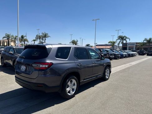 Used 2024 Honda Pilot LX image 8
