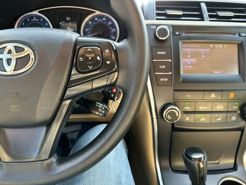 Used 2017 Toyota Camry LE FWD image 15