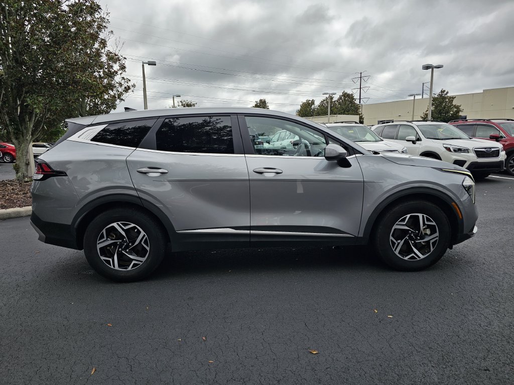 Used 2023 Kia Sportage LX FWD image 2