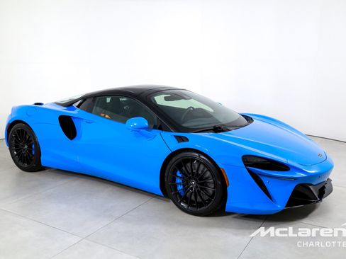 New 2025 McLaren Artura Spider image 3