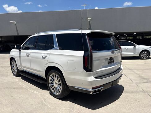 Used 2024 Cadillac Escalade Premium Luxury w/ Performance Package AWD/4WD image 8