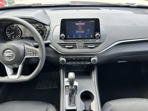 Certified 2022 Nissan Altima 2.5 SV image 11