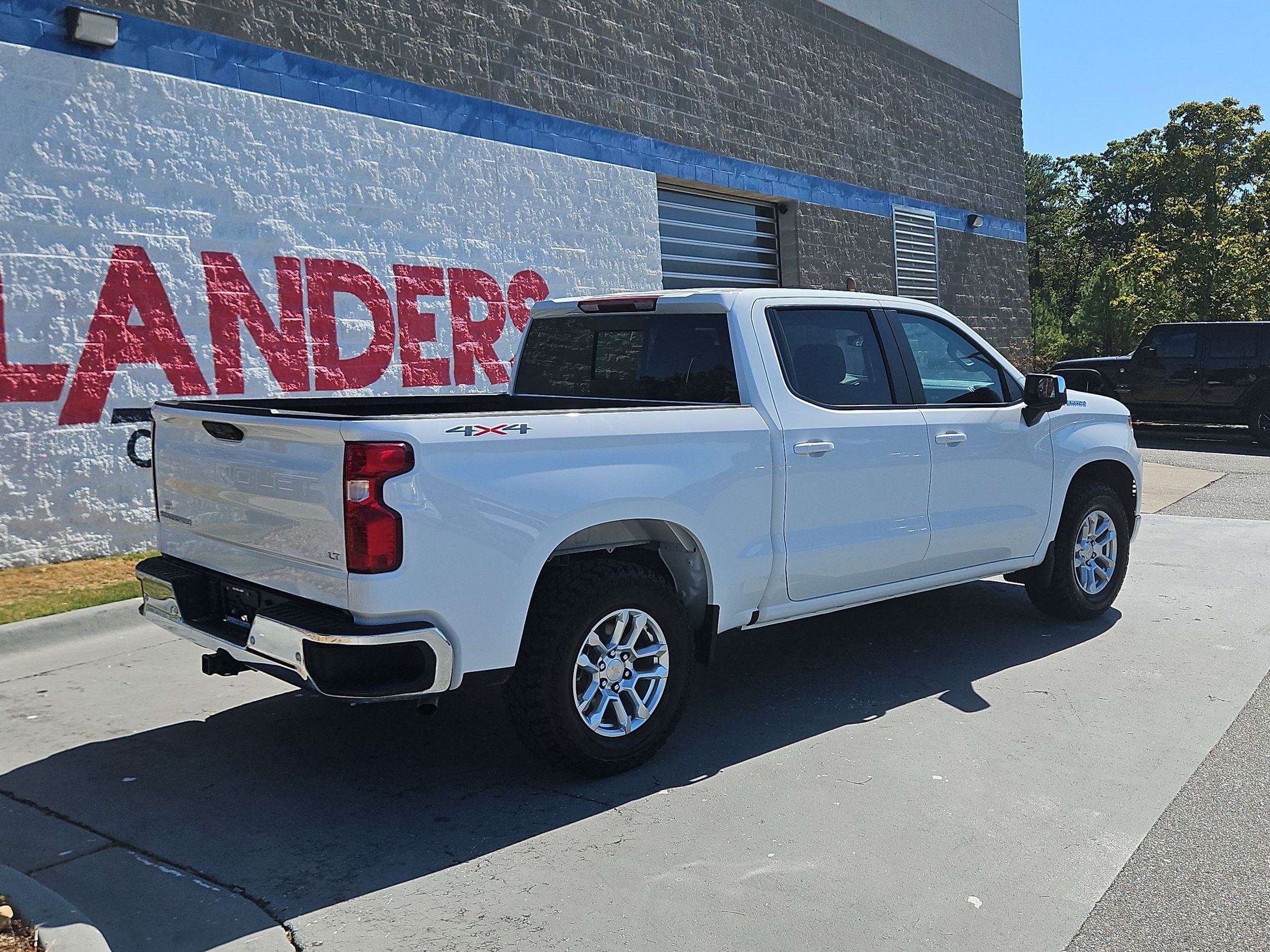 Used 2025 Chevrolet Silverado 1500 LT w/ Safety Package AWD/4WD image 7