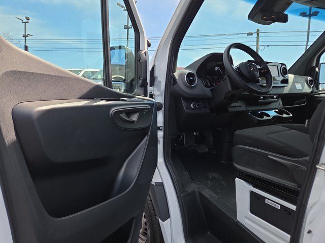 Used 2025 Mercedes-Benz Sprinter 2500 image 7