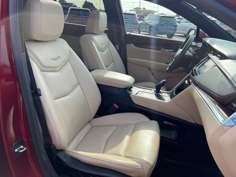 Used 2017 Cadillac XT5 Luxury w/ Driver Awareness Package FWD image 10