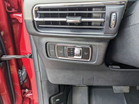 Used 2025 Lincoln Corsair AWD w/ Equipment Group 101A image 30