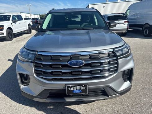Used 2025 Ford Explorer Active w/ Active Comfort Package AWD/4WD image 2