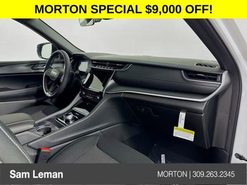 New 2025 Jeep Grand Cherokee L Laredo image 29