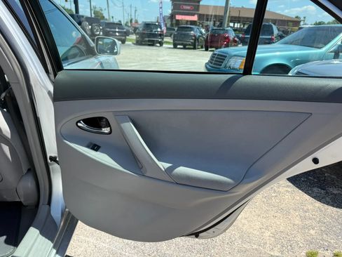 Used 2011 Toyota Camry LE FWD image 15