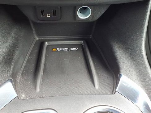 Used 2023 Chevrolet Traverse LT FWD image 27