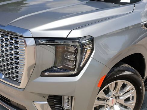 Used 2024 GMC Yukon Denali AWD/4WD image 3