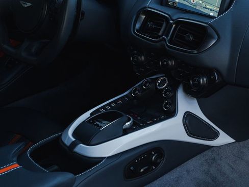 Used 2019 Aston Martin V8 Vantage Coupe image 20