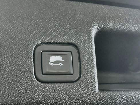 Used 2020 Chevrolet Equinox LT FWD image 30