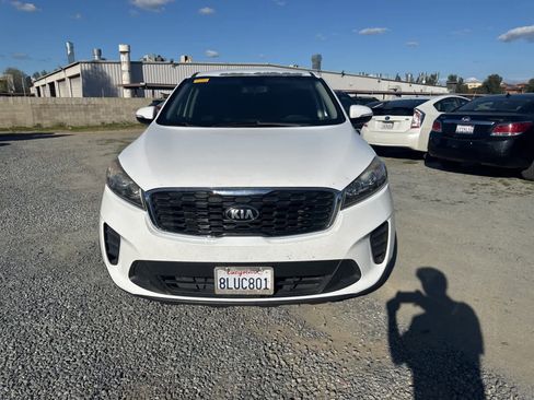 Used 2019 Kia Sorento LX image 2