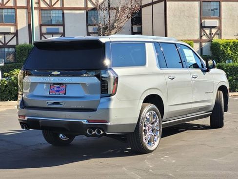 New 2026 Chevrolet Suburban Premier image 4