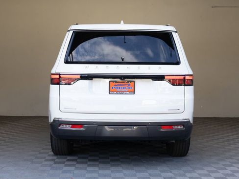 Used 2022 Jeep Wagoneer Series I AWD/4WD image 12