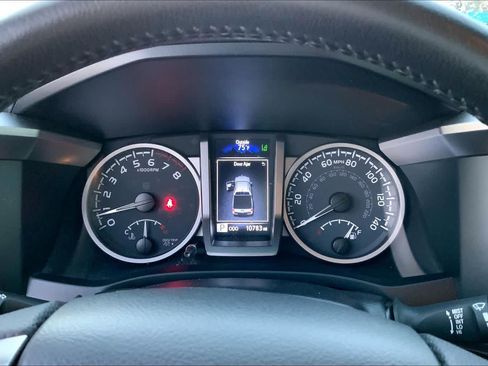 Used 2022 Toyota Tacoma SR5 AWD/4WD image 25